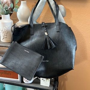 Calvin Klein purse . Slightly used. Wrist bag included.